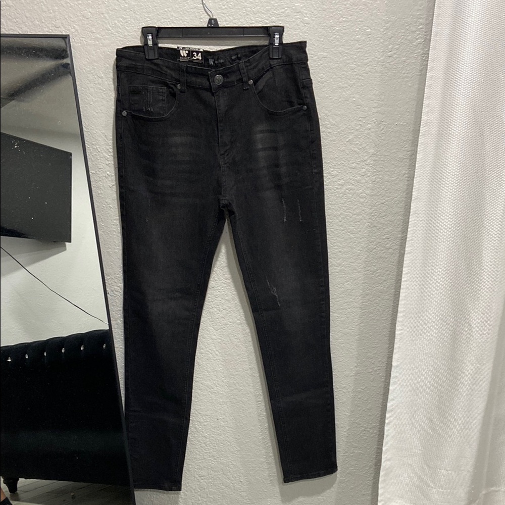 Black Skinny Jeans with Sleek Fit